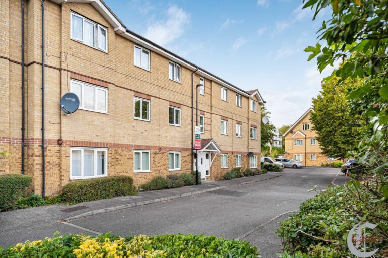 Davey Close, N13
