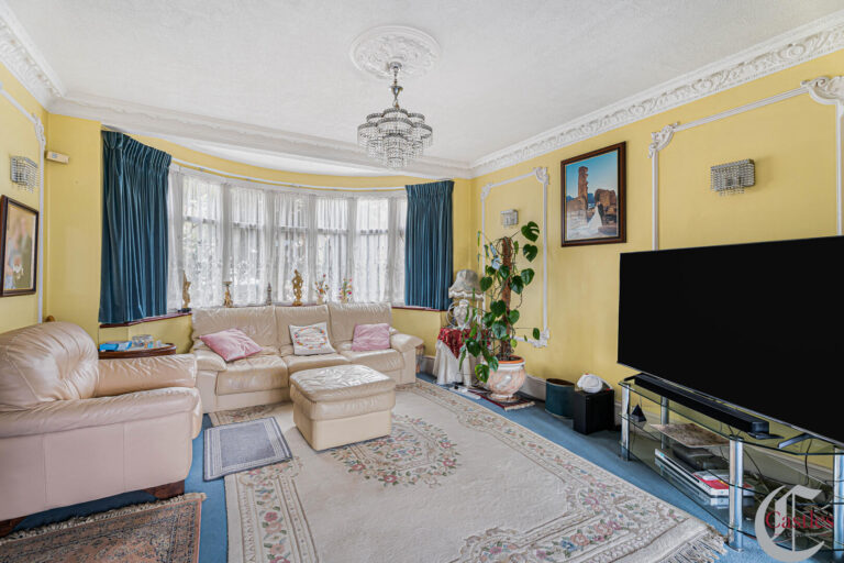 Oakwood Avenue, N14