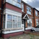 Bowes Road, Palmers Green, N13 (2735279) Photo 1
