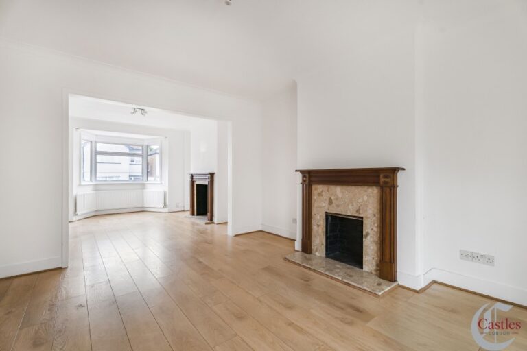 Lister Gardens, Edmonton, N18 (2555170) Photo 2