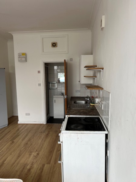 Bowes Road, Palmers Green, N13 (2735279) Photo 3