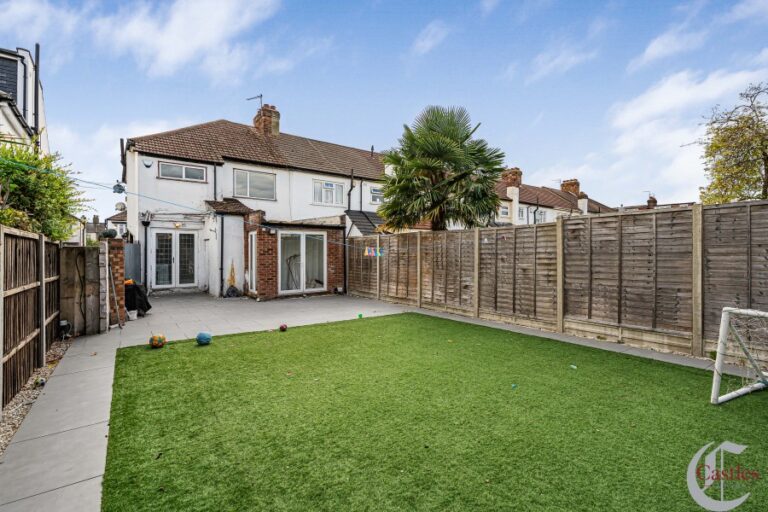 Orpington Gardens, Edmonton N18 (2735961) Photo 2