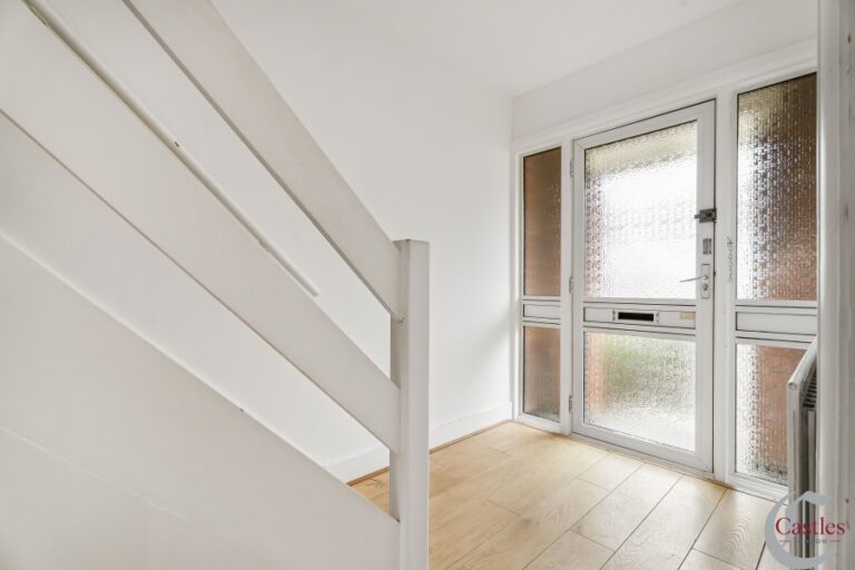 Lister Gardens, Edmonton, N18 (2555170) Photo 14