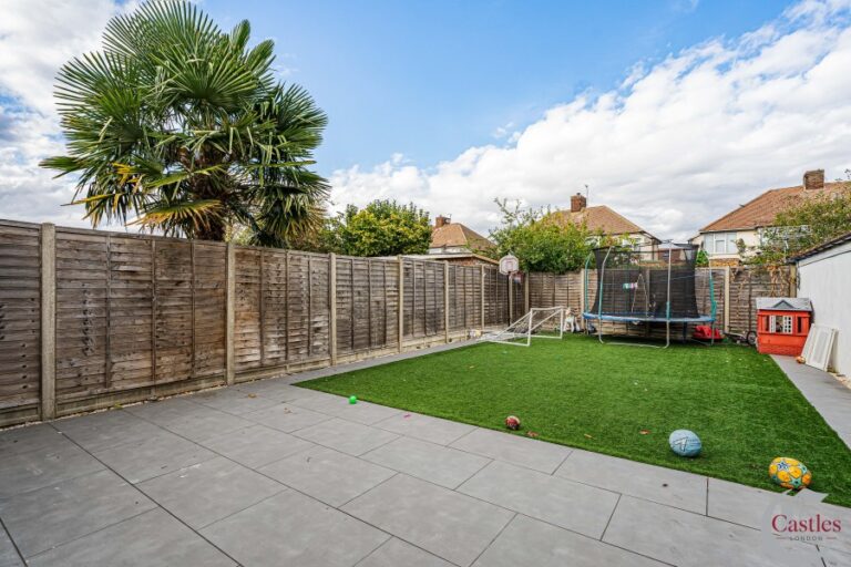 Orpington Gardens, Edmonton N18 (2735961) Photo 13