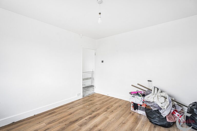 Orpington Gardens, Edmonton N18 (2735961) Photo 7