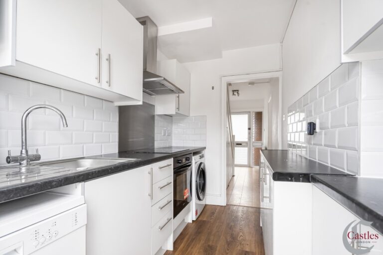 Lister Gardens, Edmonton, N18 (2555170) Photo 3