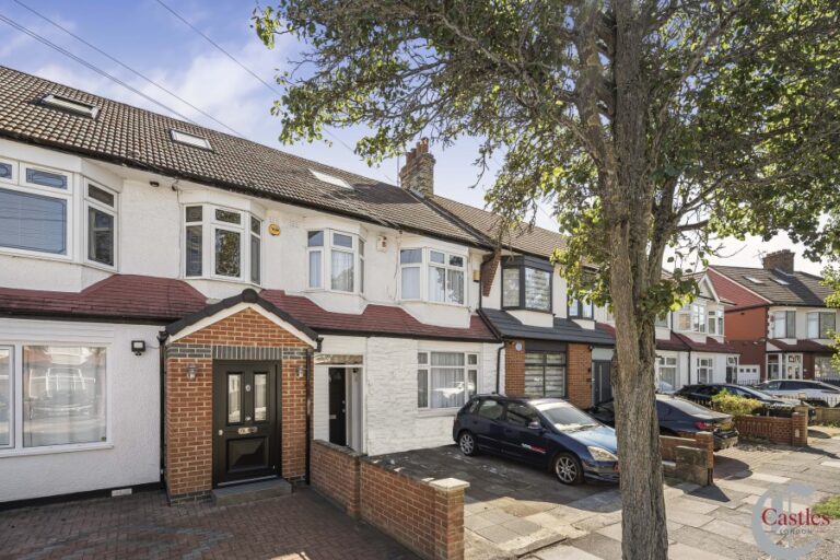 Princes Avenue, Palmers Green N13