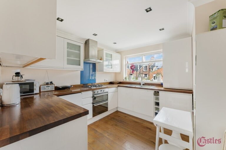 Harvey Road, Hornsey, N8 (2732414) Photo 2