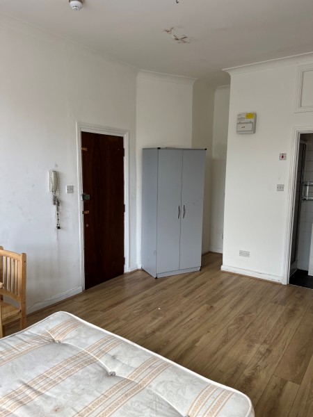 Bowes Road, Palmers Green, N13 (2735279) Photo 4