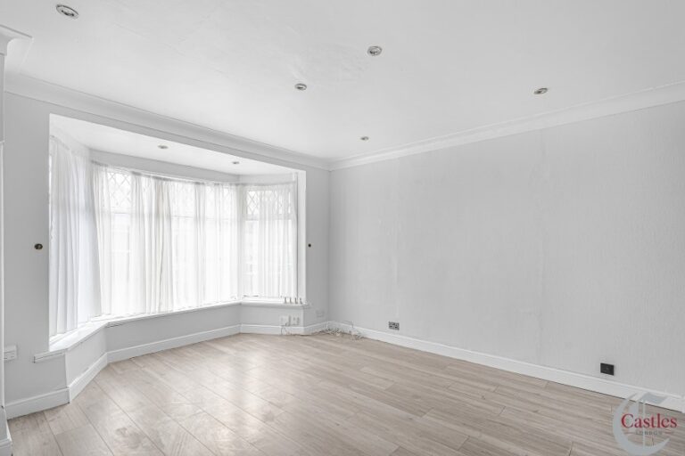 Orpington Gardens, Edmonton N18 (2735961) Photo 11