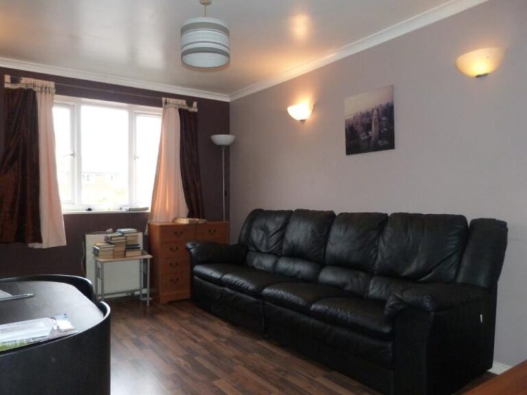 Bream Close, Tottenham, N17 (2242185) Photo 5