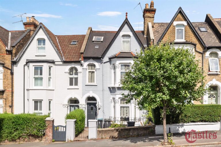 Ferme Park Road, N8