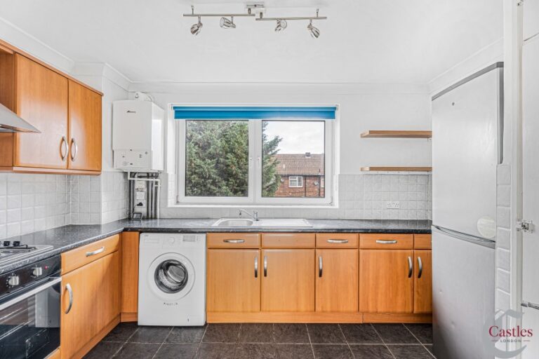 Asplins Road, Tottenham, N17 (2718536) Photo 2