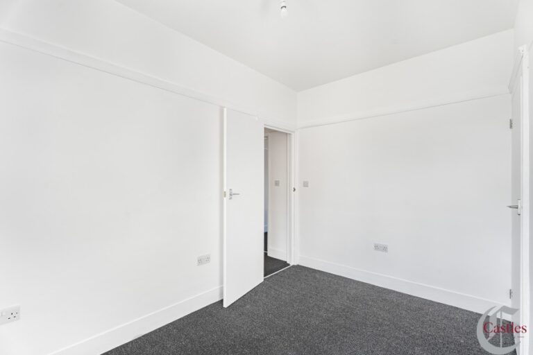 Park Avenue, Edmonton London N18 (2736295) Photo 14