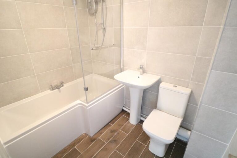 Cherry Blossom Close, Palmers Green, N13 (2453399) Photo 5