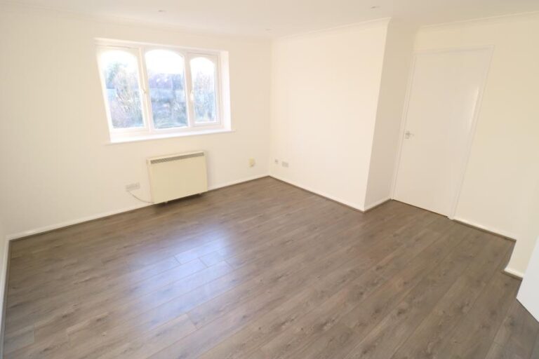 Cherry Blossom Close, Palmers Green, N13 (2453399) Photo 2