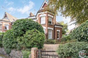 Haslemere Road, N8