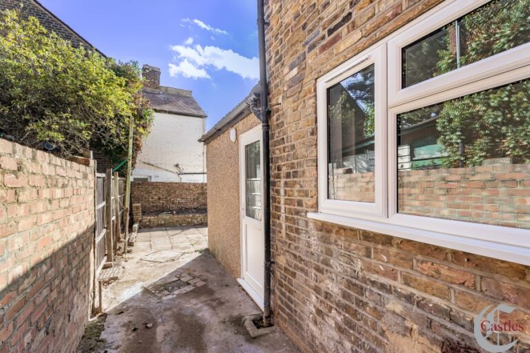 Park Avenue, Edmonton London N18 (2736295) Photo 15
