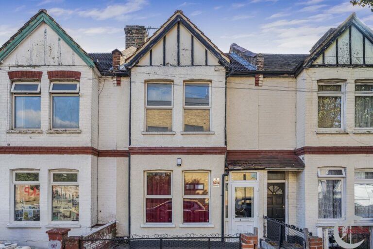 Park Avenue, Edmonton London N18