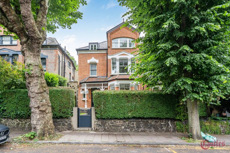 Crouch Hill, N8