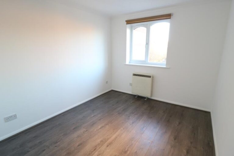 Cherry Blossom Close, Palmers Green, N13 (2453399) Photo 4