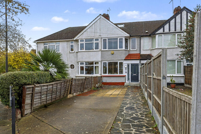 Curzon Avenue, Enfield