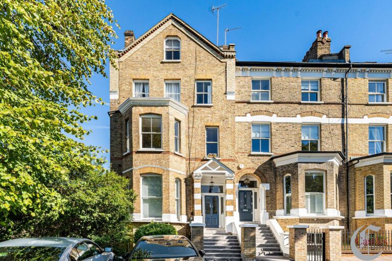 Crouch Hill, N8