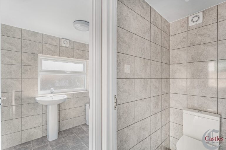 Park Avenue, Edmonton London N18 (2736295) Photo 4