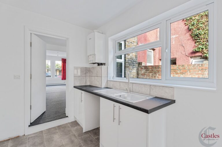 Park Avenue, Edmonton London N18 (2736295) Photo 3