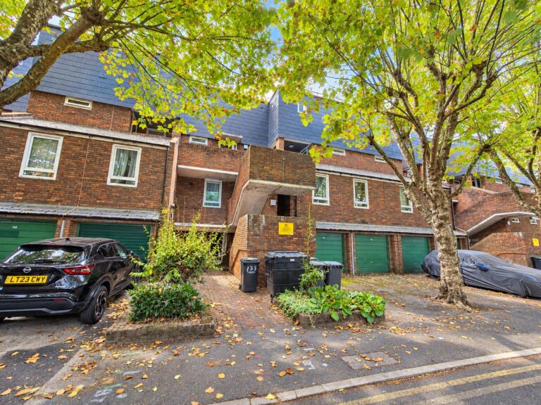 Erskine Crescent, London