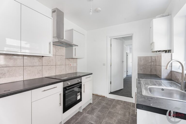 Park Avenue, Edmonton London N18 (2736295) Photo 2