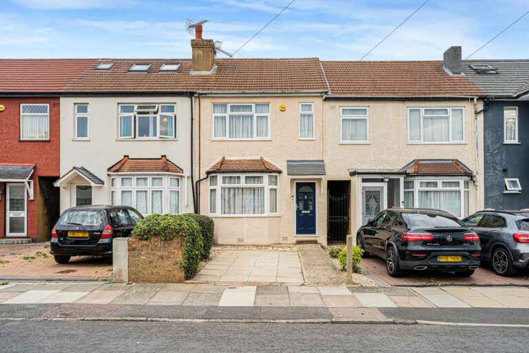 Pembroke Avenue, Enfield