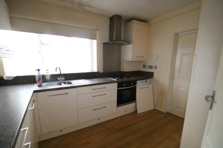 Grove Road West, Enfield, EN3 (2584538) Photo 7